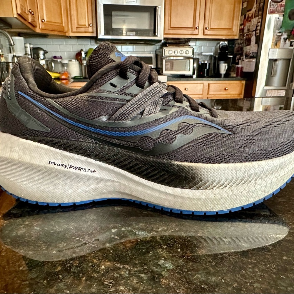 Women’s Saucony Triumph 20 - Size 7B